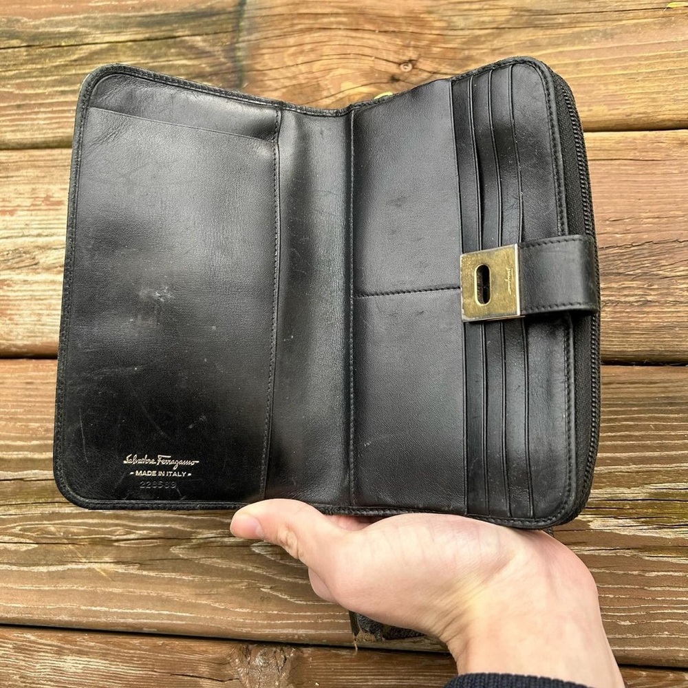 Ferragmo Wallet - Picture 3 of 4